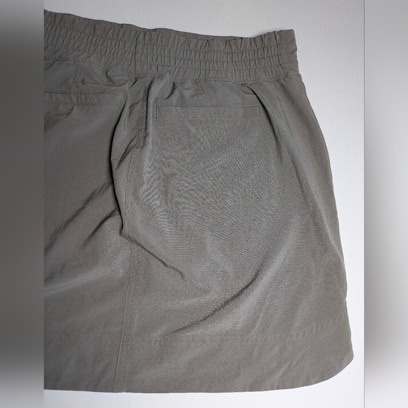 Athleta Chelsea Cargo Skort Women's Size 4 Gray Stretch Pockets Active Outdoor - Picture 5 of 12